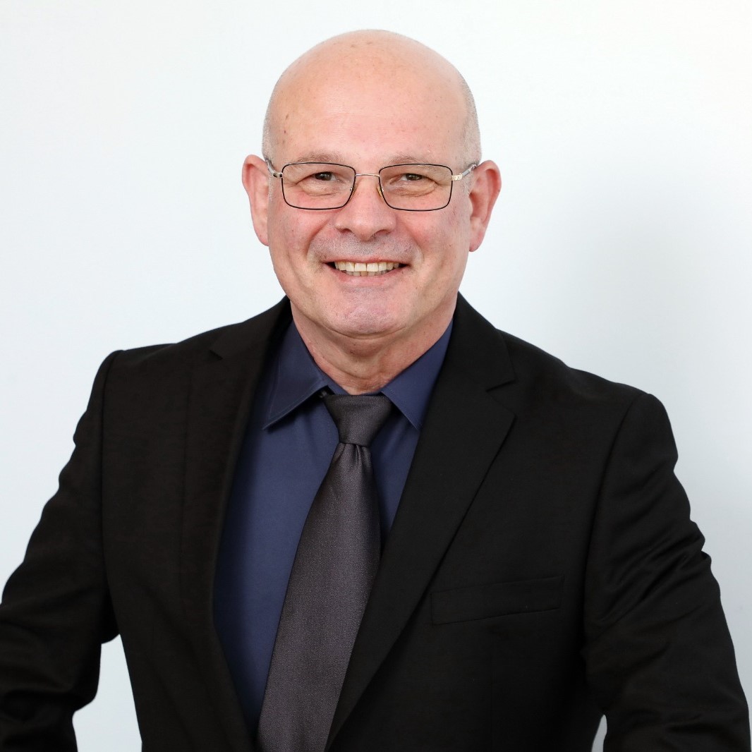 מיכאל אברם, עורך דין ומגשר